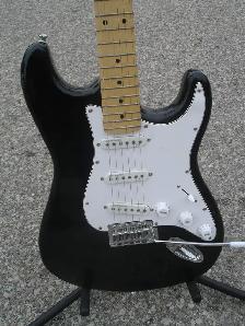 HERE'S A TANGLEWOOD DISCOVERY DBT 6 ELECTIC GUITAR WITH STAND!