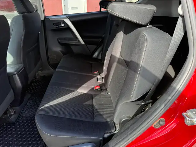 2015 Toyota RAV4 XLE AWD - Photo 8