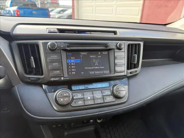 2015 Toyota RAV4 XLE AWD - Photo 11