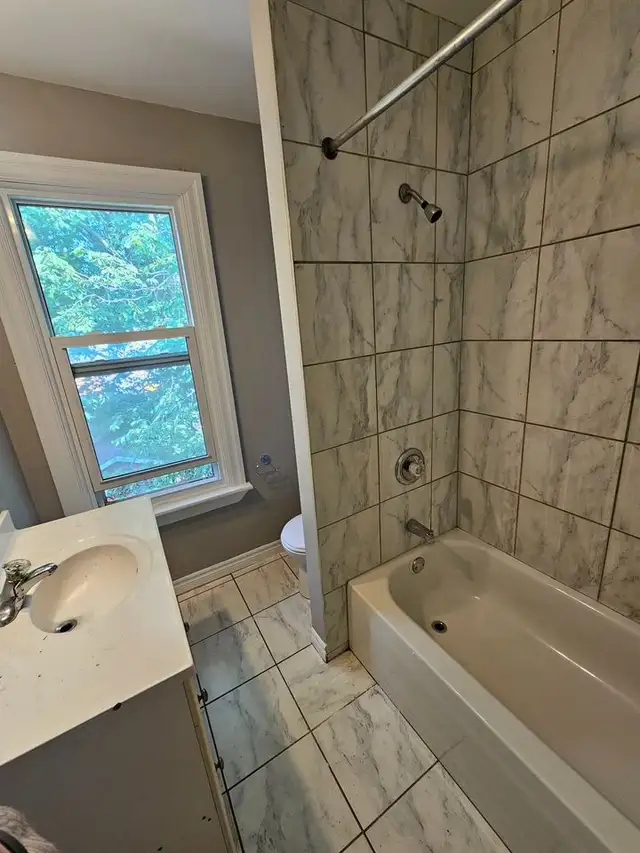 5 bedroom house for rent - Photo 2