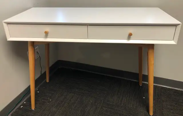 White desk with 2 drawers