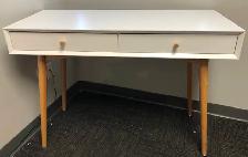 White desk with 2 drawers