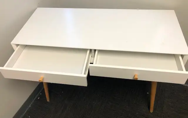 White desk with 2 drawers - Photo 2