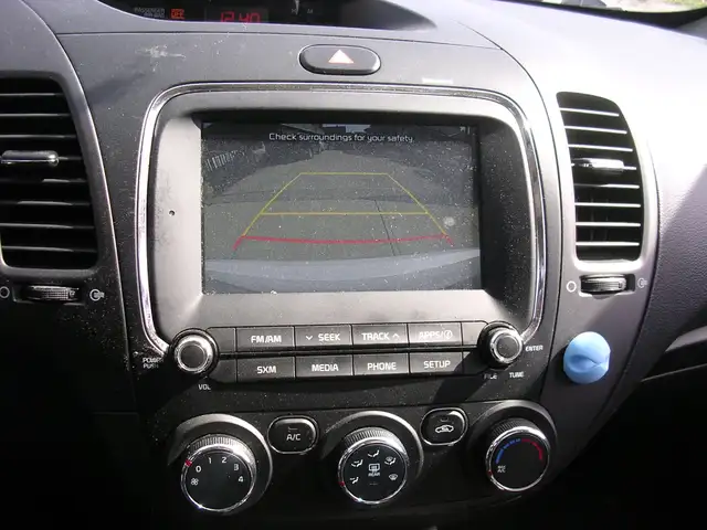 2018 Kia Forte LX - Photo 11