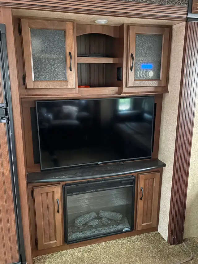 5th Wheel Trailer - Photo 4