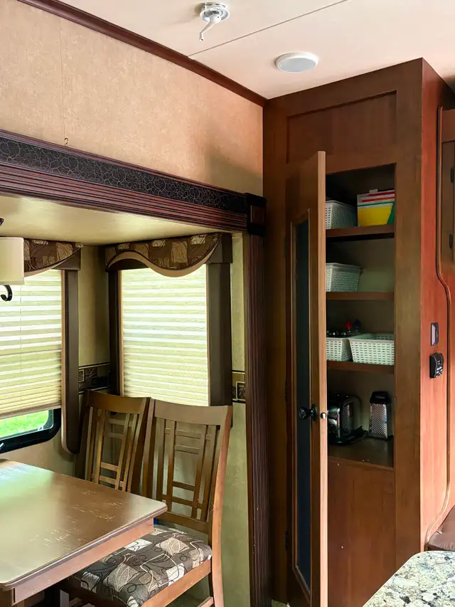 5th Wheel Trailer - Photo 6