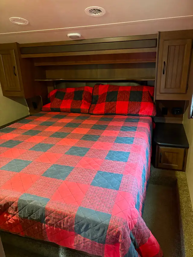 5th Wheel Trailer - Photo 9