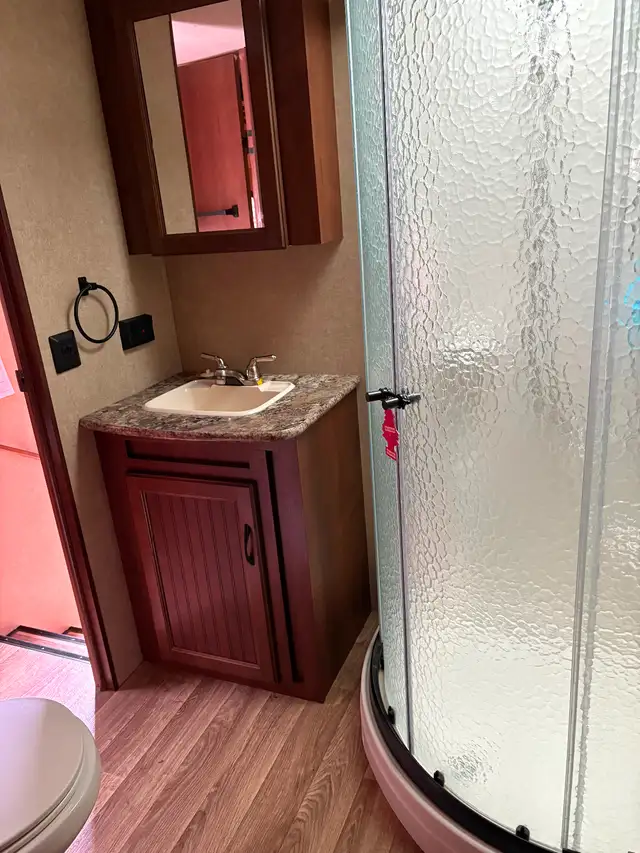 5th Wheel Trailer - Photo 10