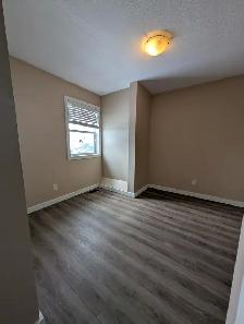 Unfurnished 3 bed, 2 full bath, top floor suite in 4-Plex - Photo 5