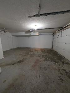 Unfurnished 3 bed, 2 full bath, top floor suite in 4-Plex - Photo 8