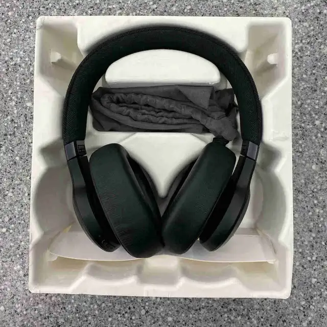 JBL Live770 Noise Cancelling Headphones - Photo 2