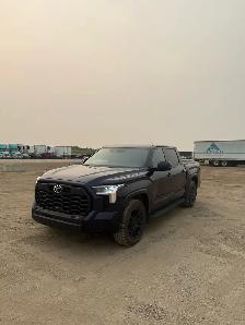 2022 Toyota Tundra SR5 – BRAND NEW ENGINE (May 25) – Leather