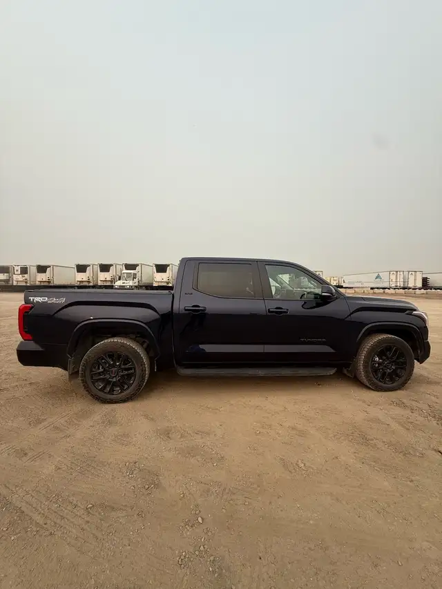 2022 Toyota Tundra SR5 – BRAND NEW ENGINE (May 25) – Leather - Photo 3