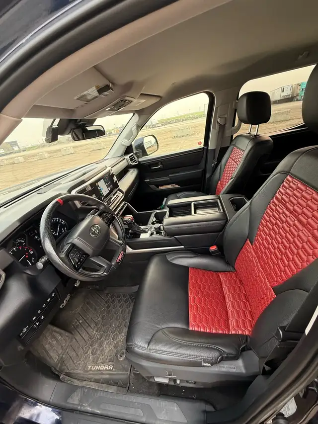 2022 Toyota Tundra SR5 – BRAND NEW ENGINE (May 25) – Leather - Photo 5