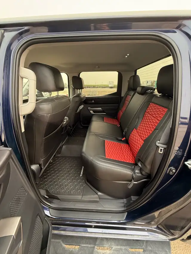 2022 Toyota Tundra SR5 – BRAND NEW ENGINE (May 25) – Leather - Photo 7