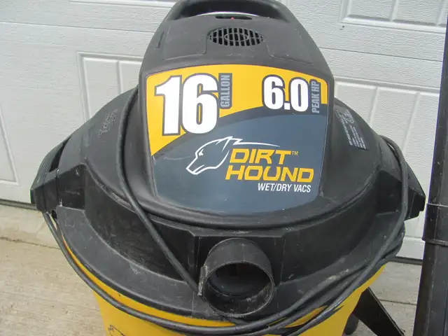 Wet/Dry Vacuum - Photo 2