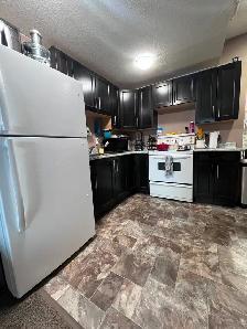 Unfurnished 2 Bed, 1 Bath ground level suite in 4-Plex