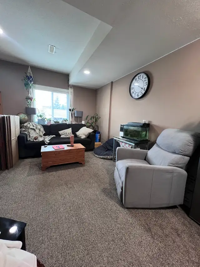 Unfurnished 2 Bed, 1 Bath ground level suite in 4-Plex - Photo 2