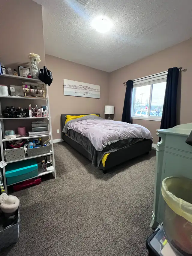 Unfurnished 2 Bed, 1 Bath ground level suite in 4-Plex - Photo 3