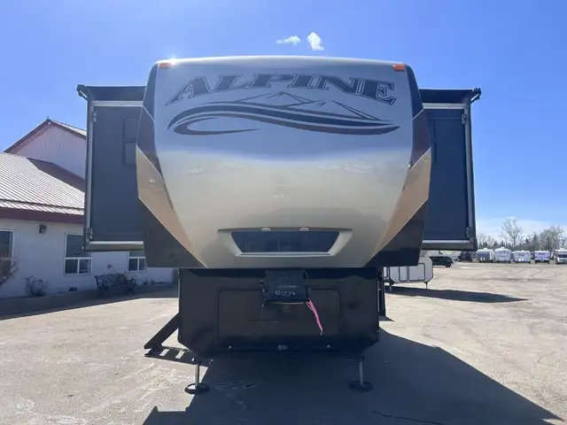 Alpine 3495 FL – Full Body Paint Luxury Fifth Wheel