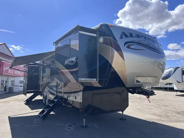 Alpine 3495 FL – Full Body Paint Luxury Fifth Wheel - Photo 8