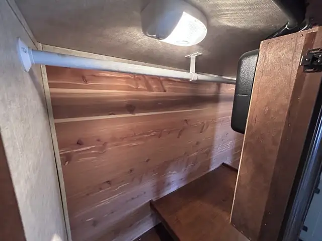 Alpine 3495 FL – Full Body Paint Luxury Fifth Wheel - Photo 25