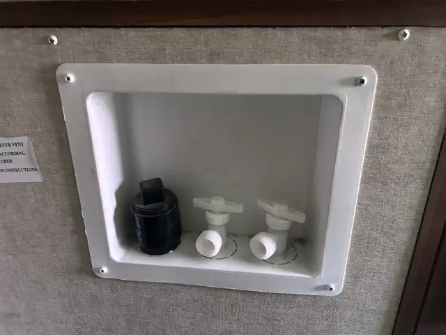 Alpine 3495 FL – Full Body Paint Luxury Fifth Wheel - Photo 27