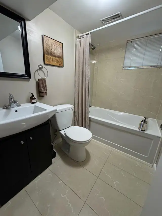 2 BDRM Exposed Brick Open Concept Patio Large Yard Garden Oasis - Photo 7