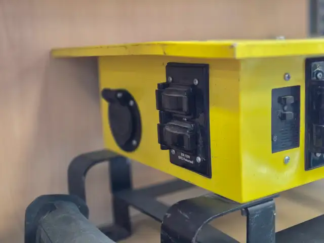 RhinoBox Power Center RB300ME-001 @ Cashopolis!! - Photo 3