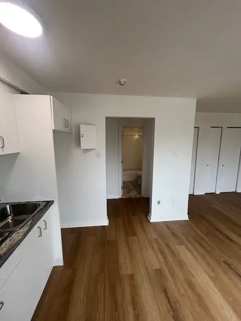 1 ½ Rénové 2 min Métro Longueuil tout inclus, wifi pour juillet - Photo 2