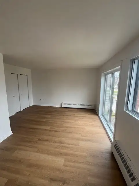 1 ½ Rénové 2 min Métro Longueuil tout inclus, wifi pour juillet - Photo 3