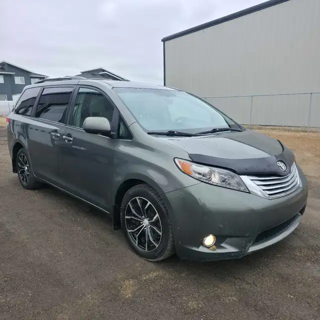 2011 Toyota Sienna AWD Limited - Photo 3