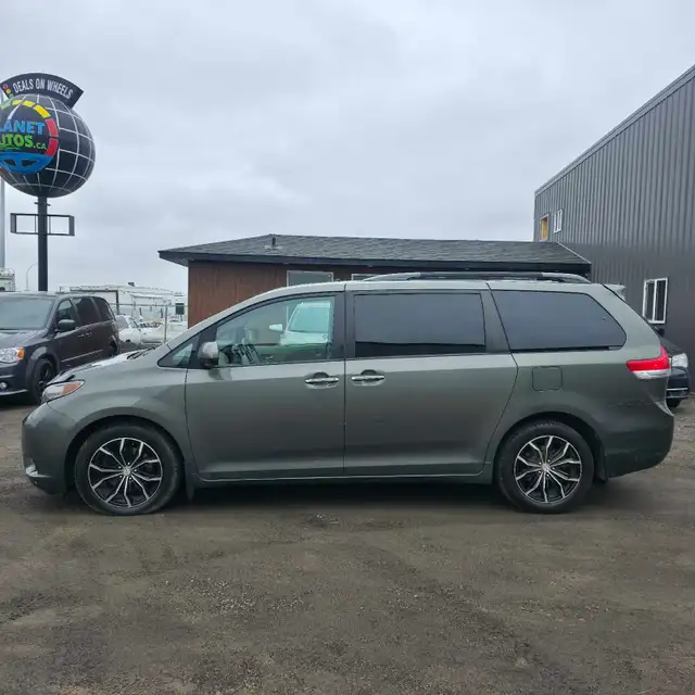 2011 Toyota Sienna AWD Limited - Photo 4