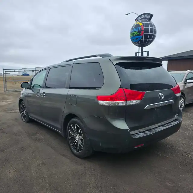2011 Toyota Sienna AWD Limited - Photo 5