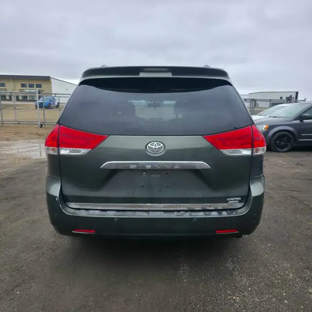 2011 Toyota Sienna AWD Limited - Photo 6