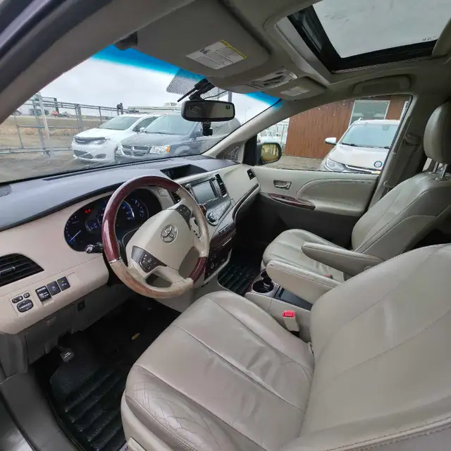 2011 Toyota Sienna AWD Limited - Photo 8