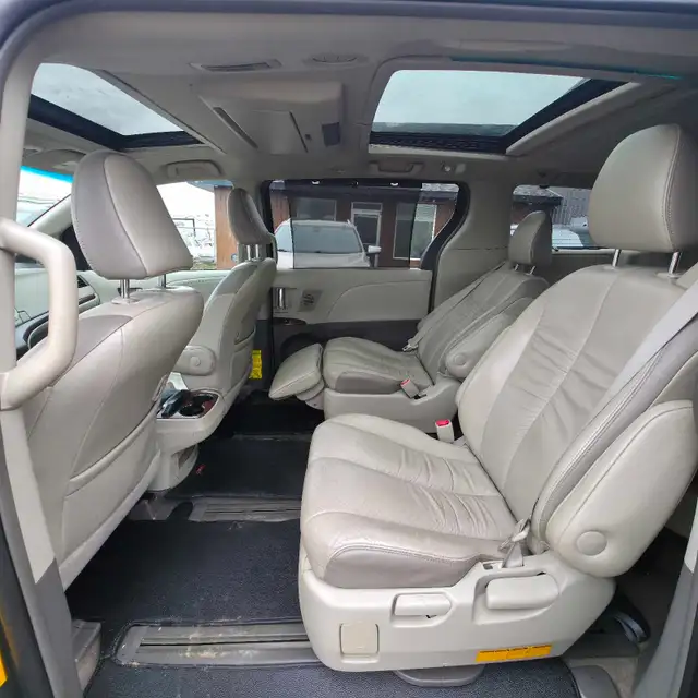 2011 Toyota Sienna AWD Limited - Photo 9