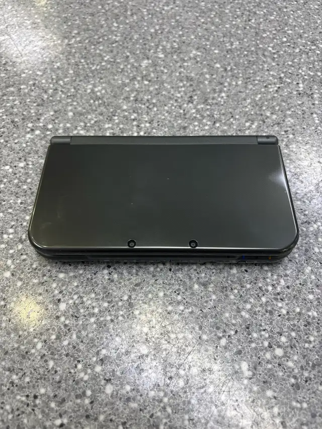 New 3DS XL System Metallic Black With Case - Photo 3