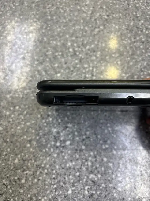 New 3DS XL System Metallic Black With Case - Photo 5