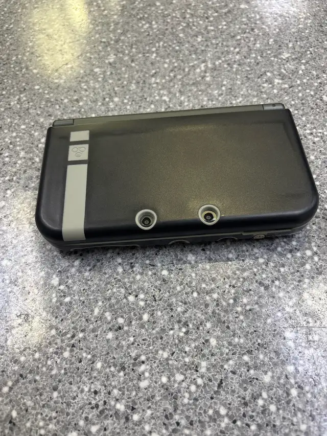 New 3DS XL System Metallic Black With Case - Photo 6