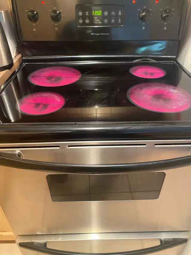 Frigidaire Stove - Photo 2