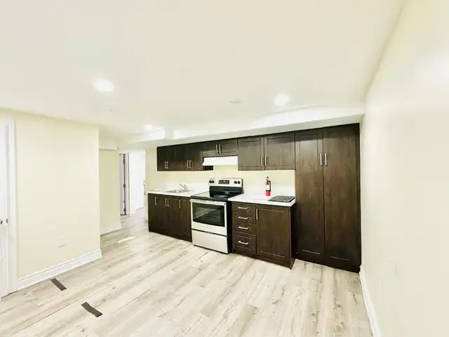 3 bed 2 bath 3 parking - Photo 2