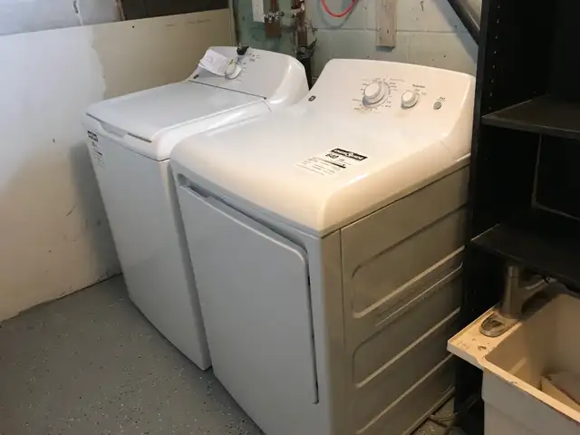 3 bed 2 bath 3 parking - Photo 3