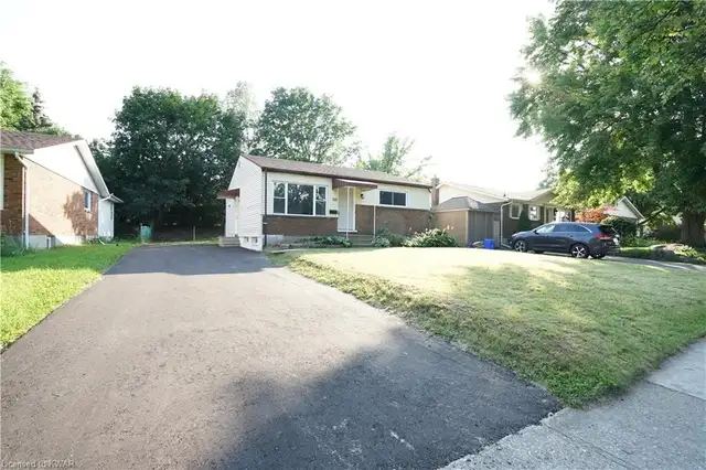 3 bed 2 bath 3 parking - Photo 5