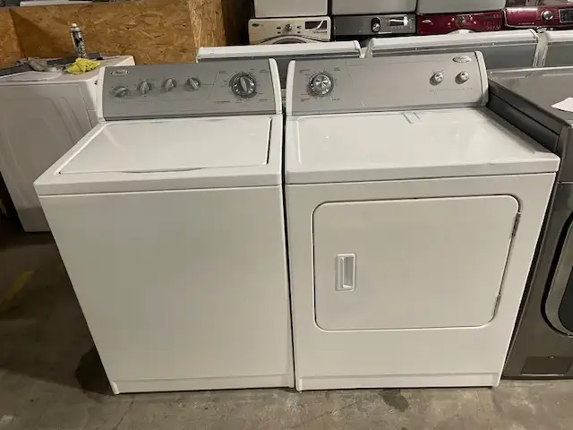 Laveuse sécheuse traditionnelles blanches Whirlpool