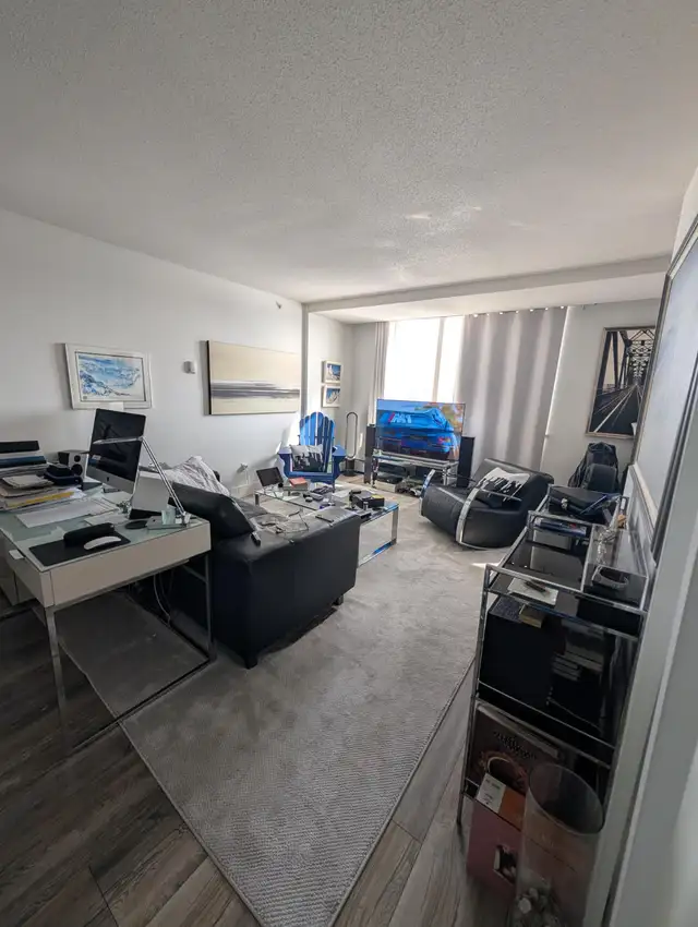 Unfurnished 1 Bed, 1 Bath Top Floor Apartment