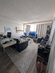 Unfurnished 1 Bed, 1 Bath Top Floor Apartment