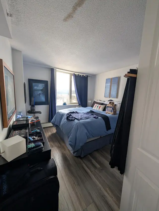 Unfurnished 1 Bed, 1 Bath Top Floor Apartment - Photo 3