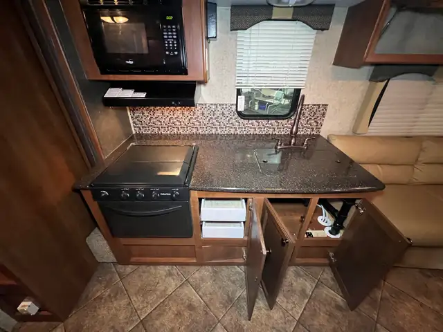 Family Double Bunk Travel Trailer - Photo 17