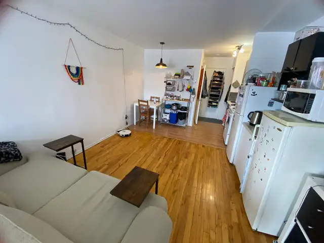 2 1/2 tout inclus, métro Jean-talon , 975$ meublé , 1er Juillet - Photo 2